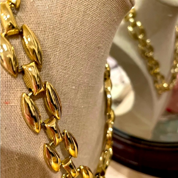 N307 Vintage Like New From 1980s High End Double Bar Chain Link in Gold 18” - Picture 2 of 3